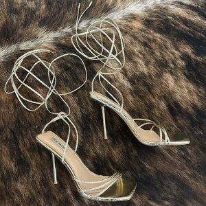 Steve Madden Evita Sandal in Gold Snake.